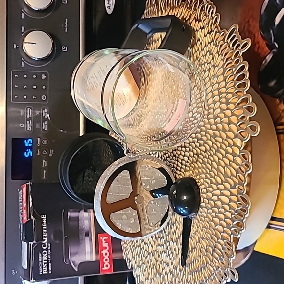 Bodum 8 cup French Press Bistro Coffee Maker - Picture 5 of 10